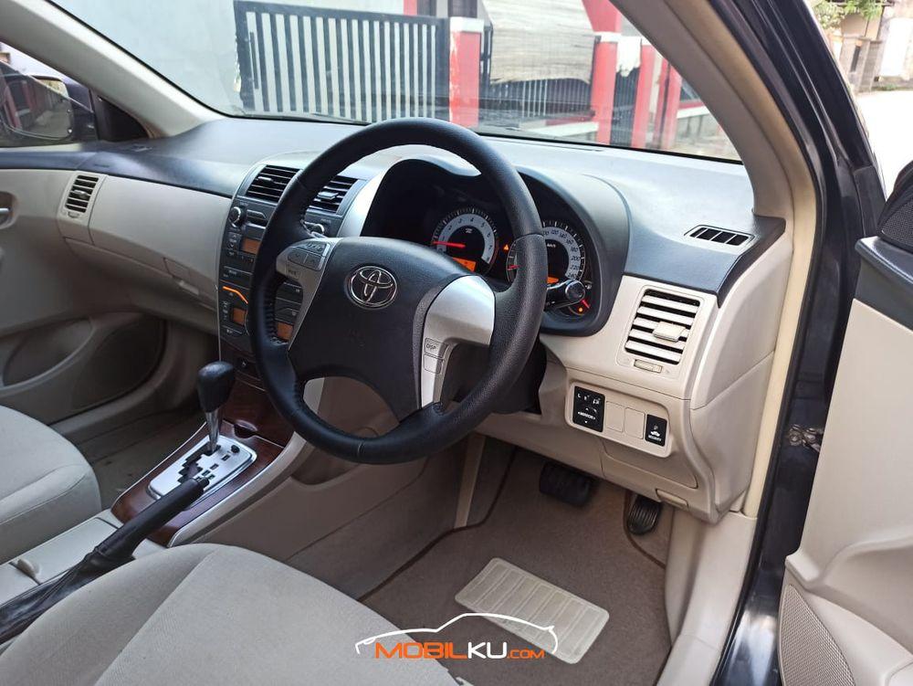 Mobil Toyota Corolla 2012