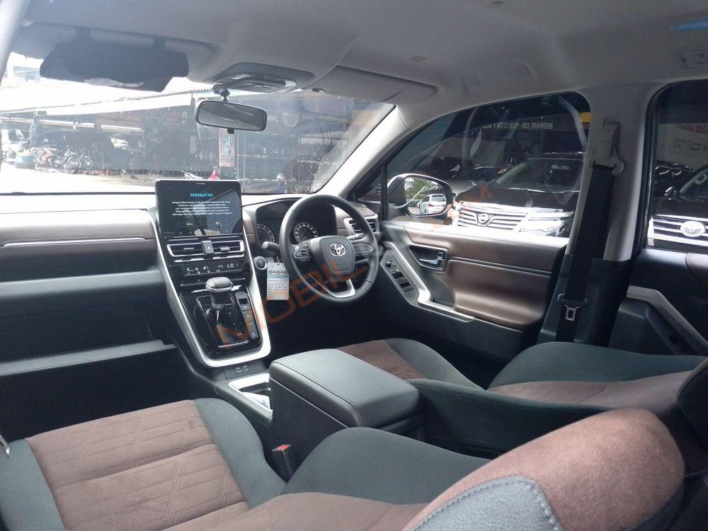 Mobil Toyota Kijang Innova 2023