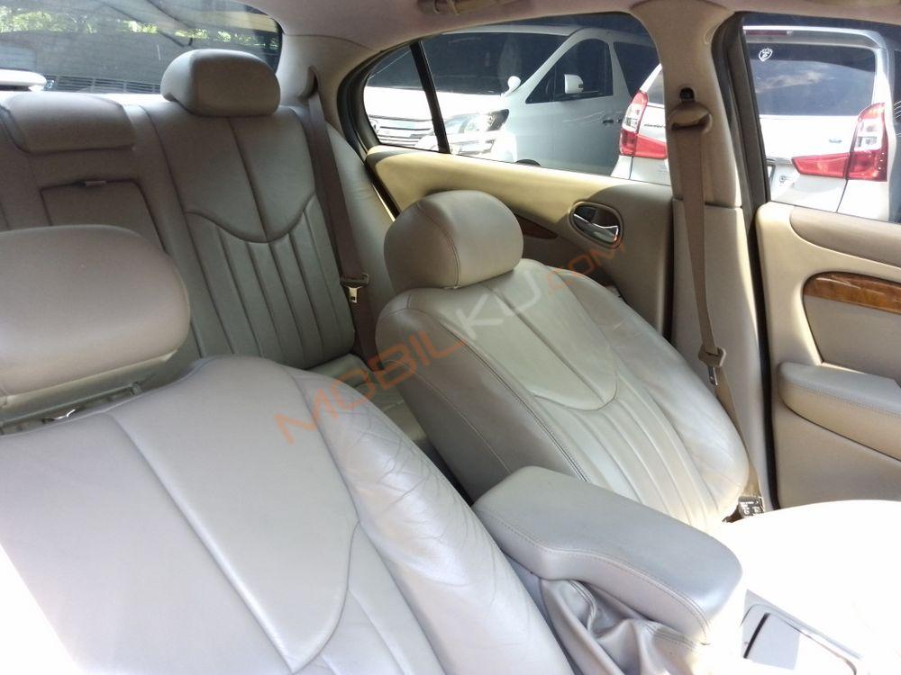 Mobil Jaguar S-Type 2001