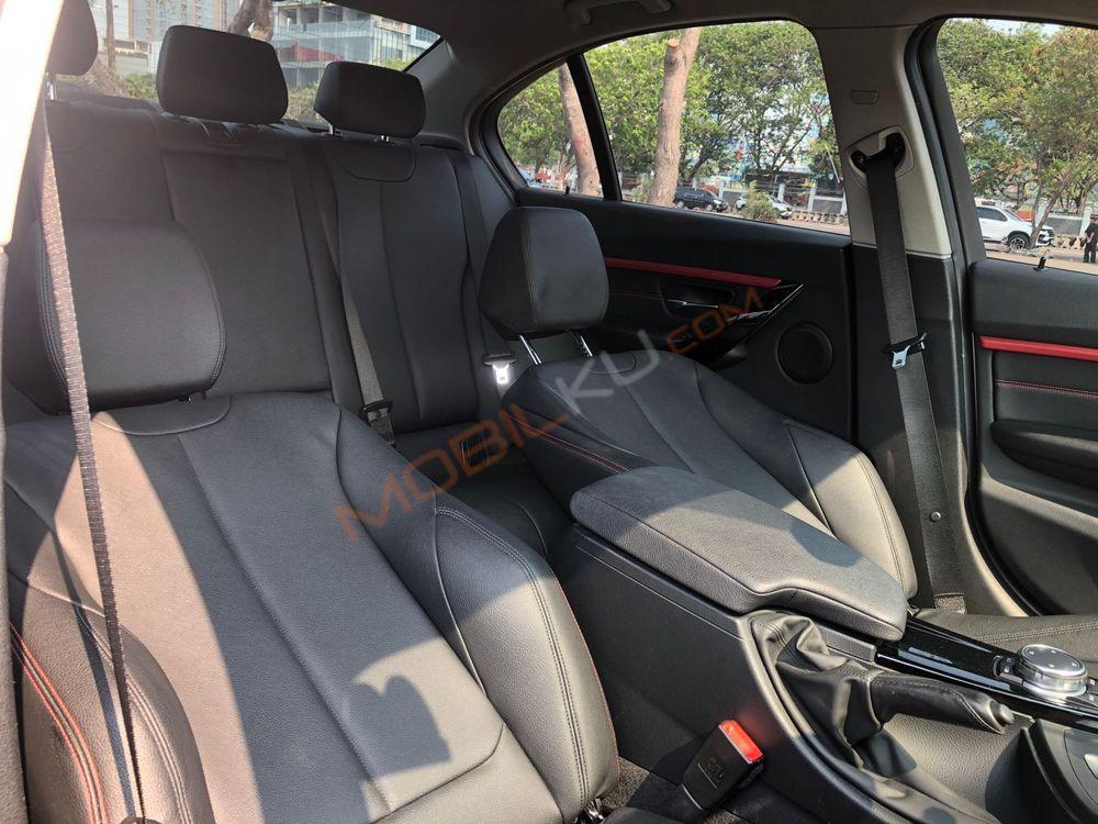 Mobil BMW 3 Series 2016