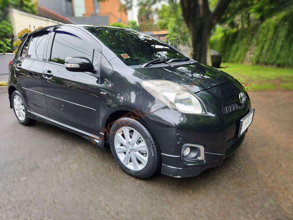 Mobil Toyota Yaris 2012