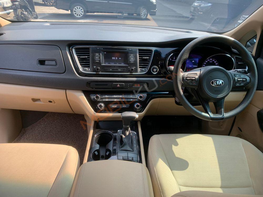 Mobil Kia Sedona 2017