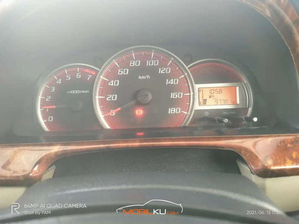 Mobil Daihatsu Xenia 2013