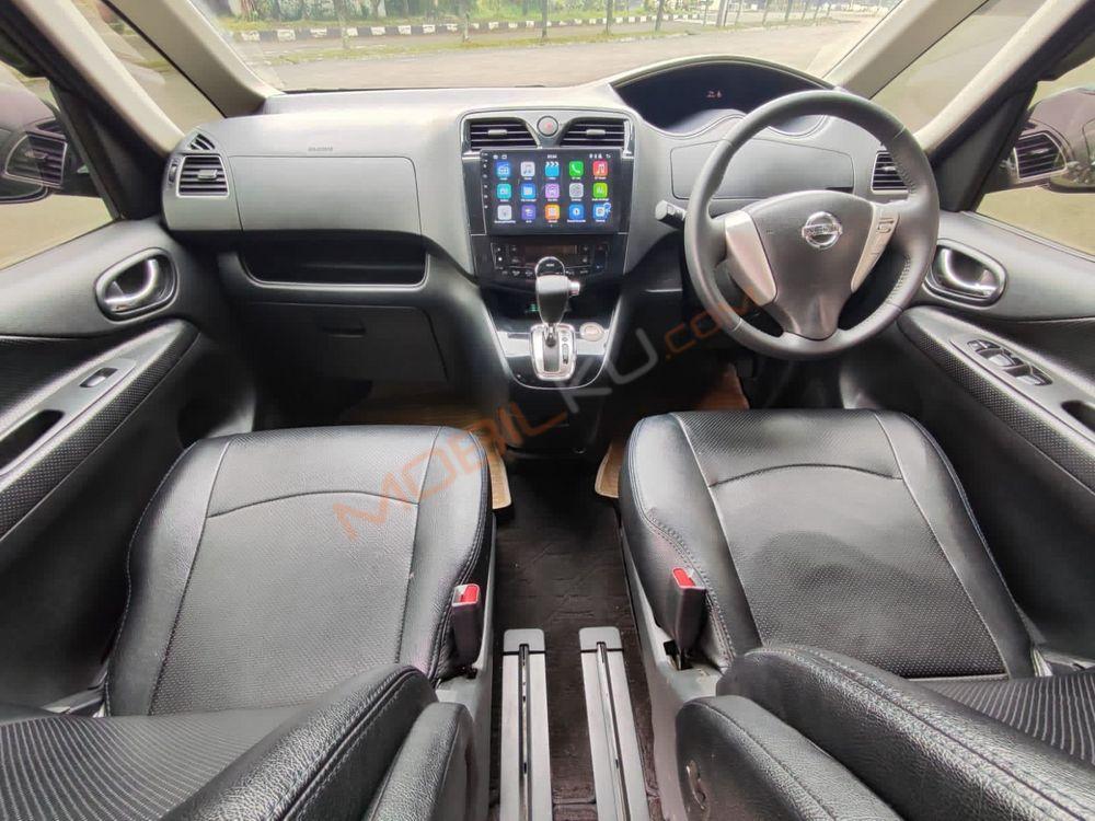 Mobil Nissan Serena 2013