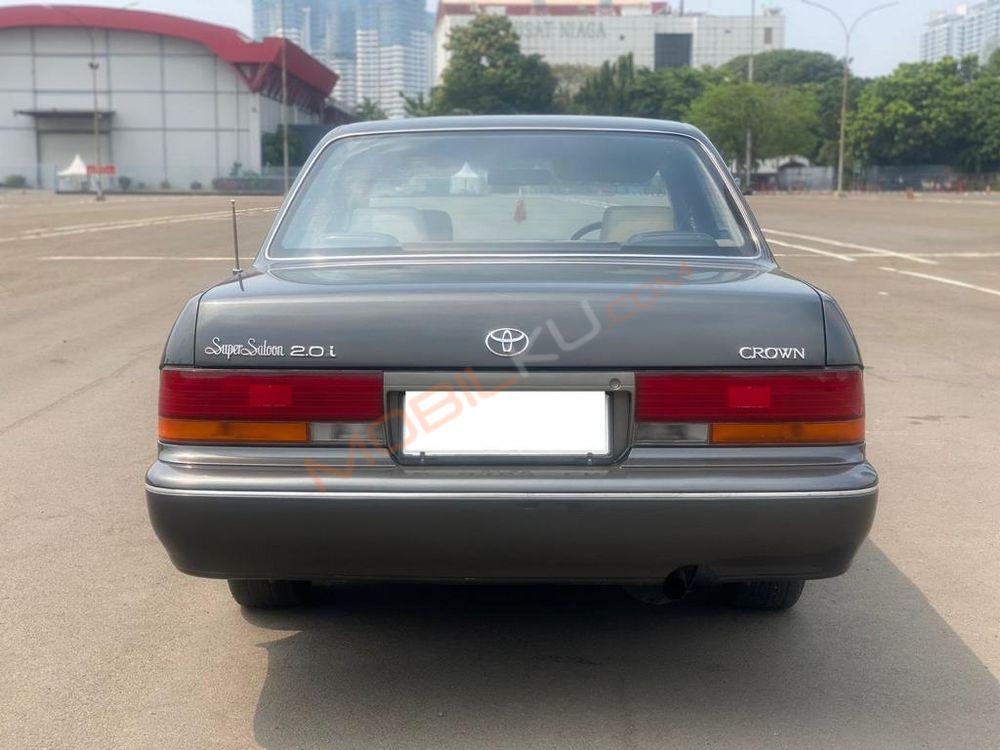 Mobil Toyota Crown 1995