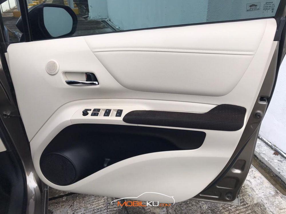 Mobil Toyota Sienta 2017