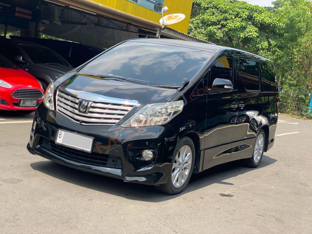 Mobil Toyota Alphard 2009