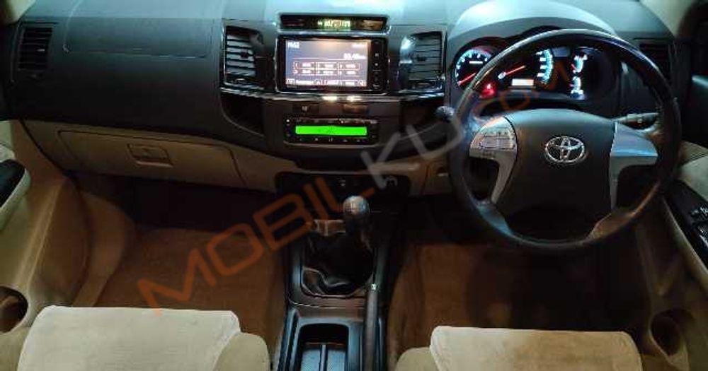 Mobil Toyota Fortuner 2015