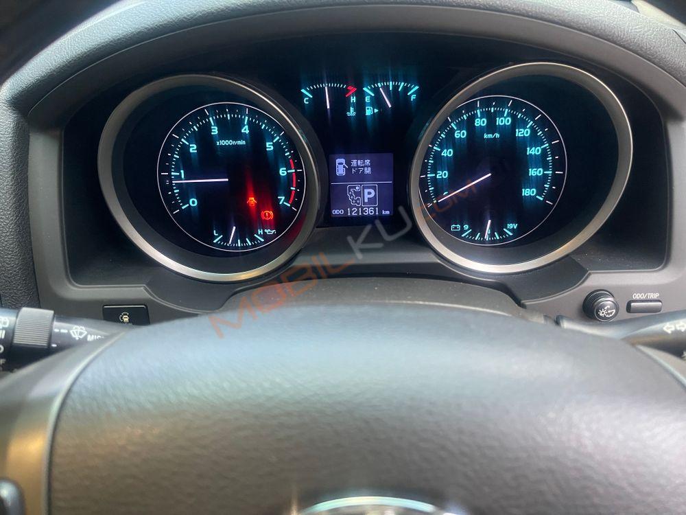 Mobil Toyota Land Cruiser 2008