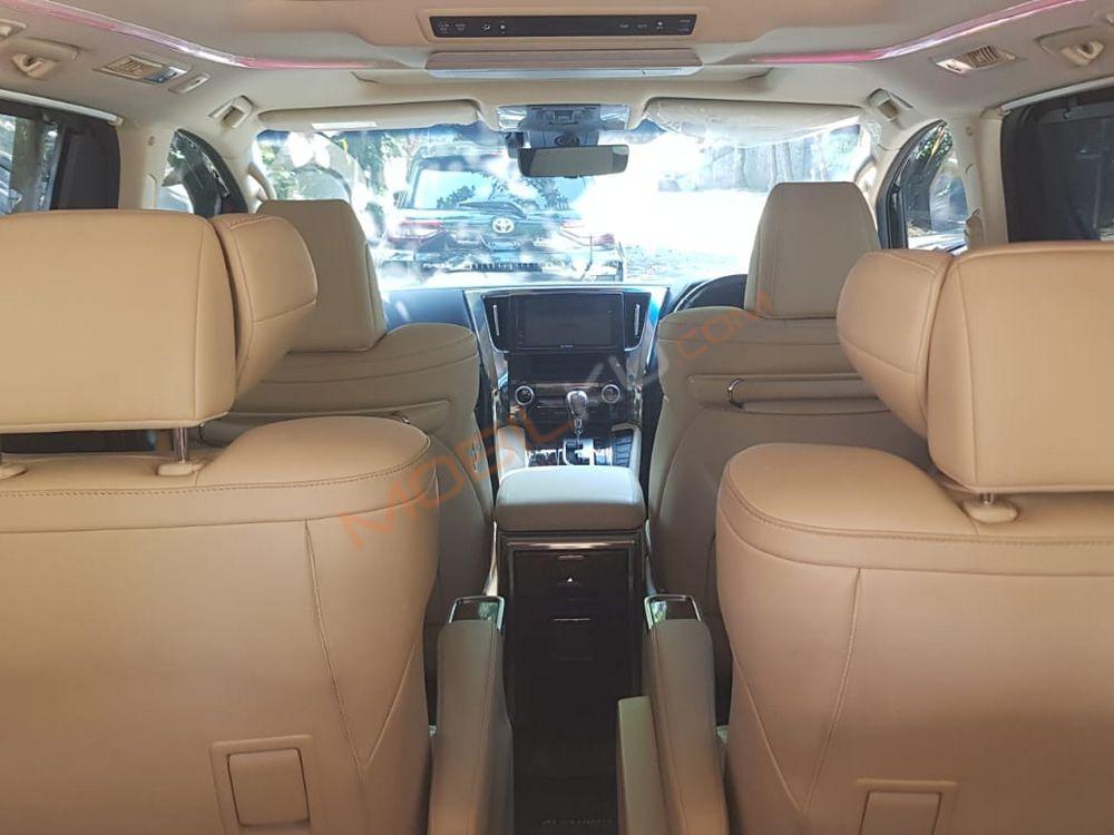 Mobil Toyota Alphard 2020