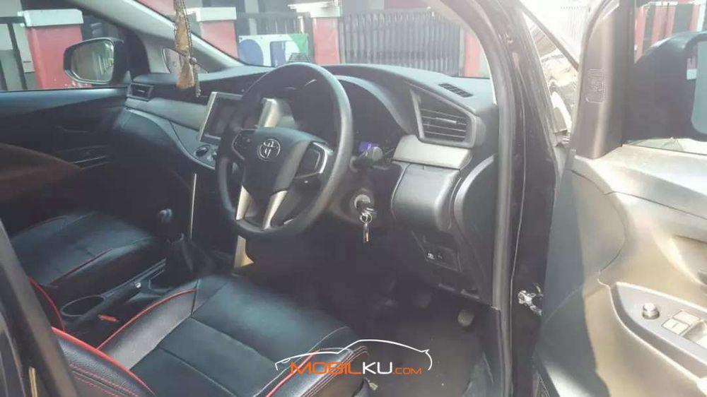 Mobil Toyota Kijang Innova 2017