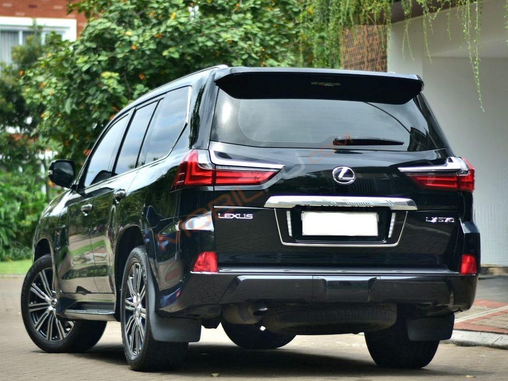 Mobil Lexus LX 2018