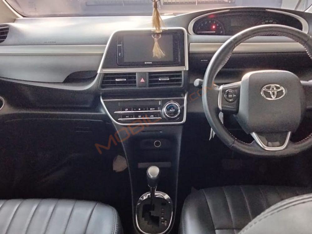 Mobil Toyota Sienta 2018