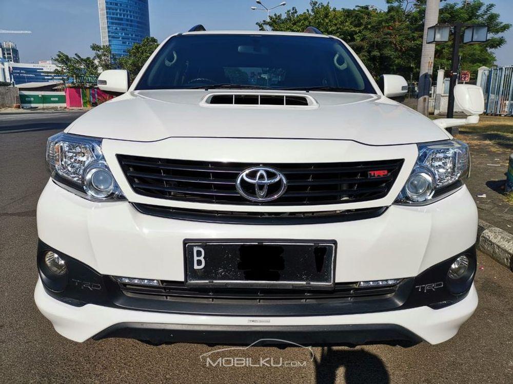 Mobil Toyota Fortuner 2015