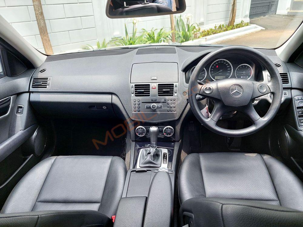 Mobil Mercedes-Benz C-Class 2011