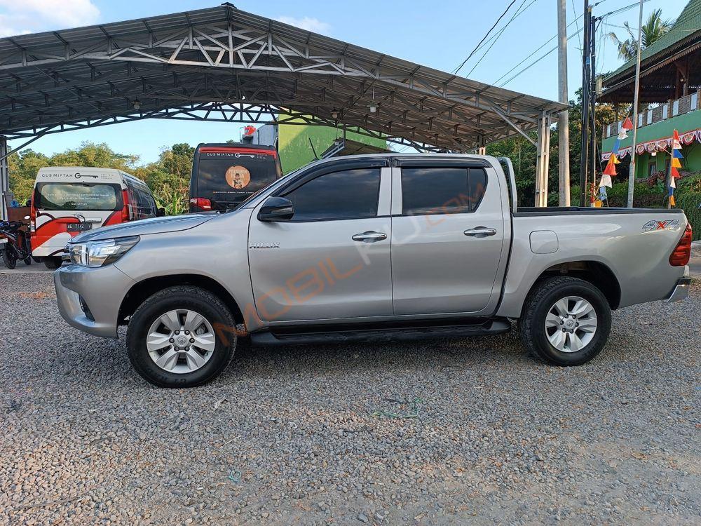 Mobil Toyota Hilux 2019