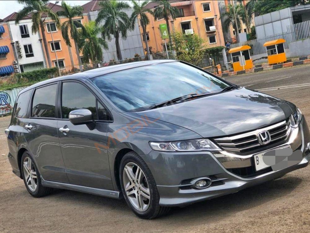 Mobil Honda Odyssey 2012
