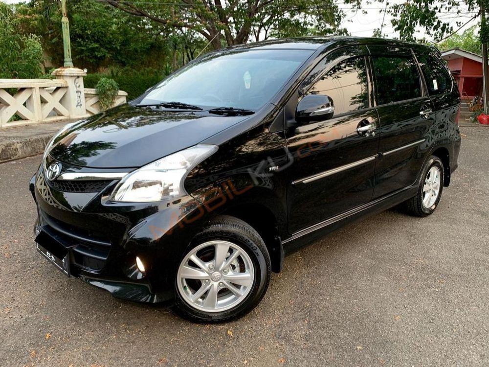 Mobil Toyota Avanza 2014