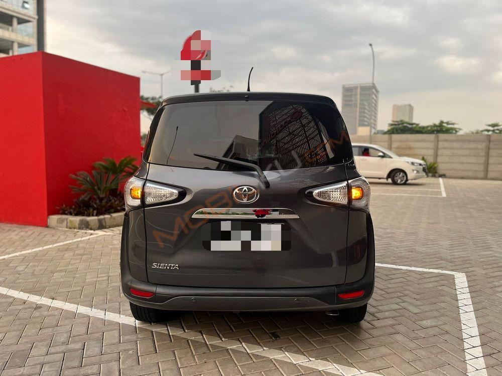 Mobil Toyota Sienta 2018