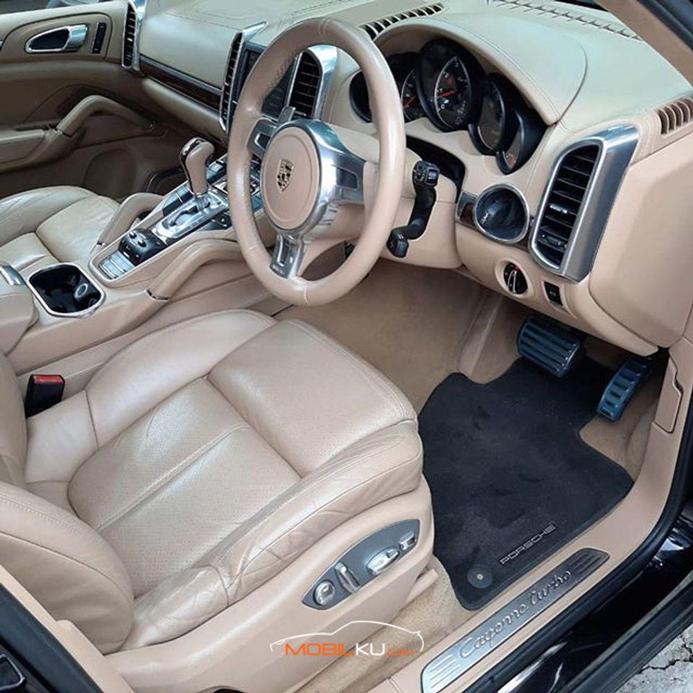 Mobil Porsche Cayenne 2011