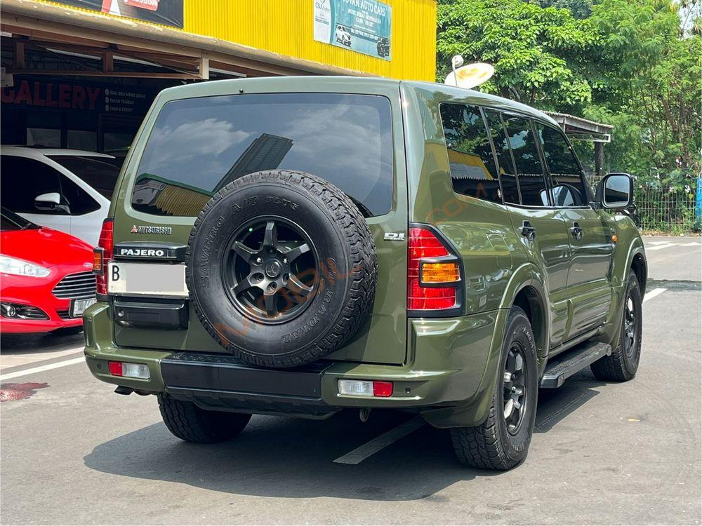 Mobil Mitsubishi Pajero 2001