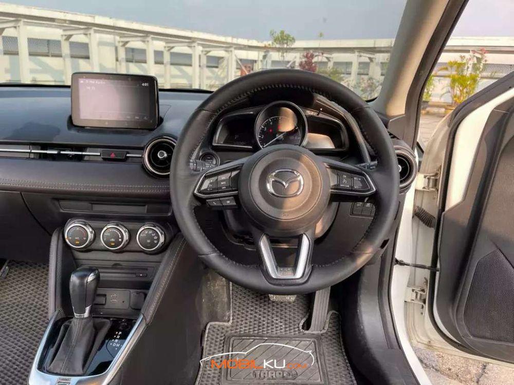 Mobil Mazda 2 Hatchback 2017