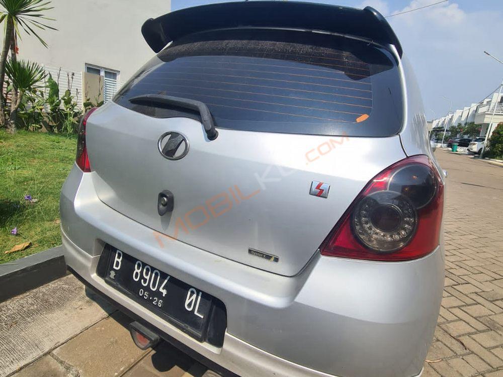 Mobil Toyota Yaris 2006