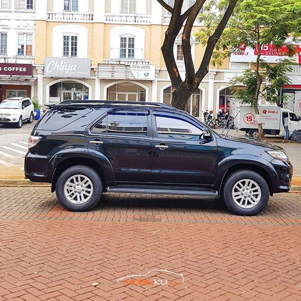 Mobil Toyota Fortuner 2014