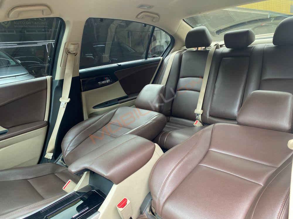 Mobil Honda Accord 2016