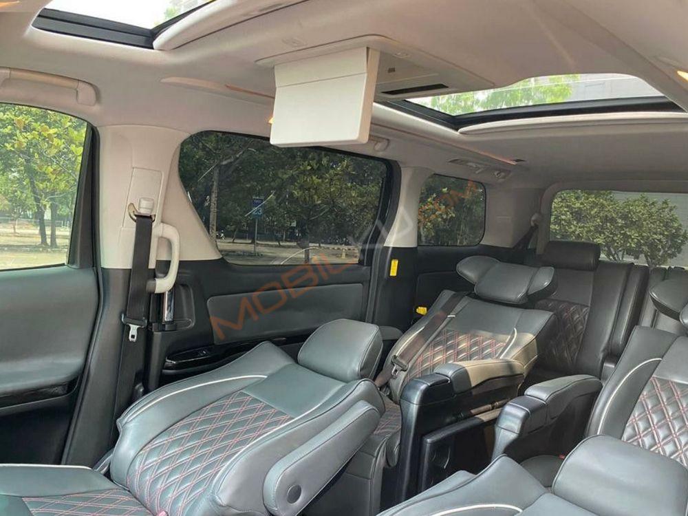 Mobil Toyota Vellfire 2013