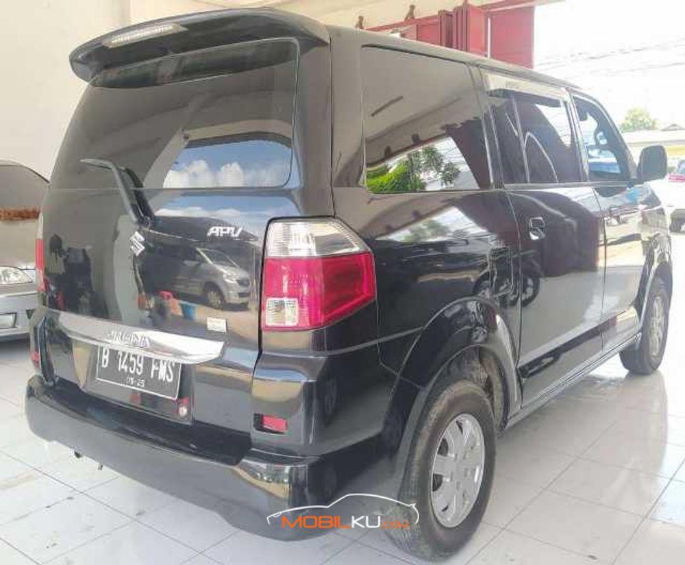 Mobil Suzuki APV 2011