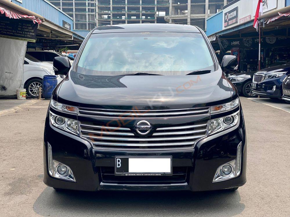 Mobil Nissan Elgrand 2013