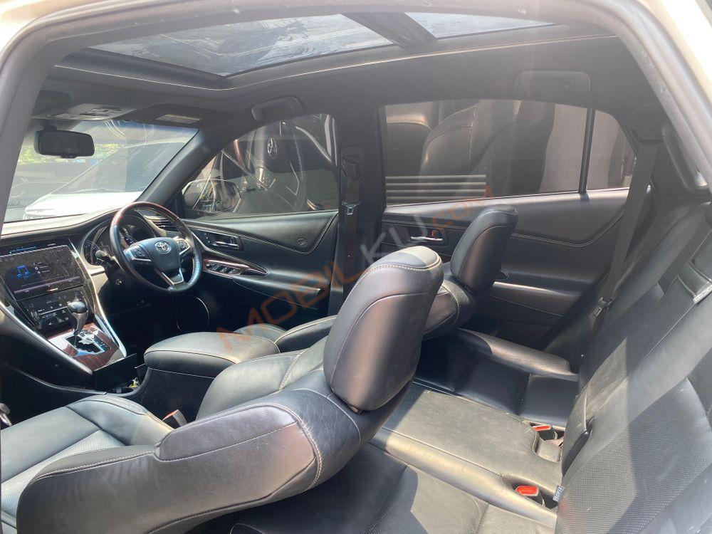 Mobil Toyota Harrier 2015