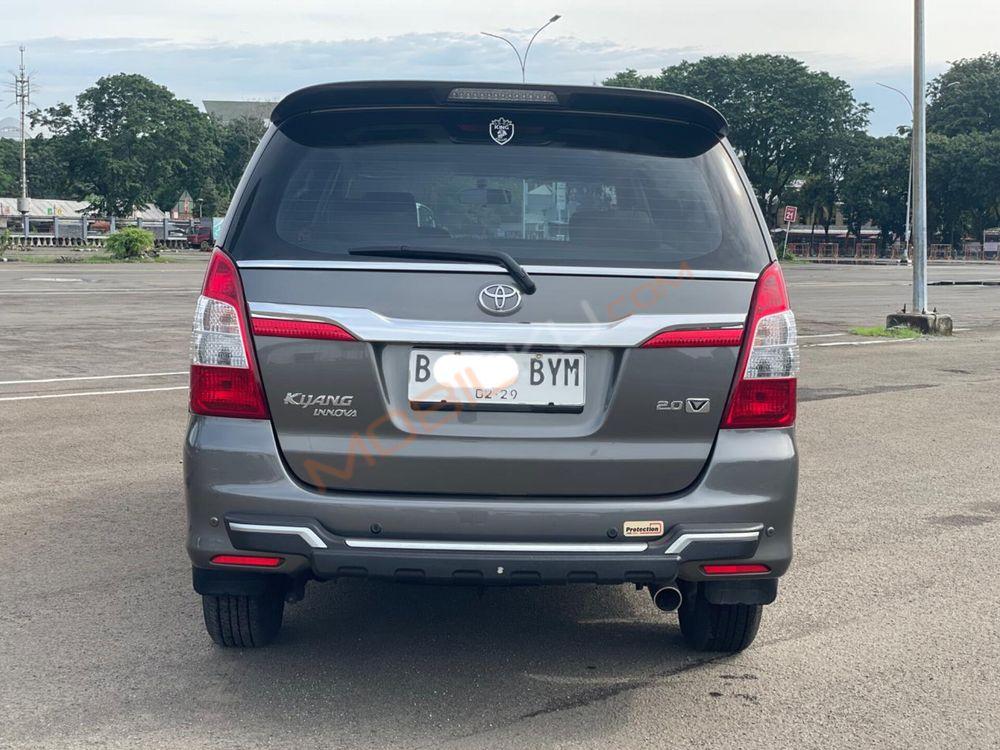 Mobil Toyota Kijang Innova 2014