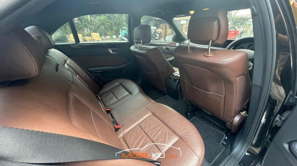 Mobil Mercedes-Benz E-Class 2011