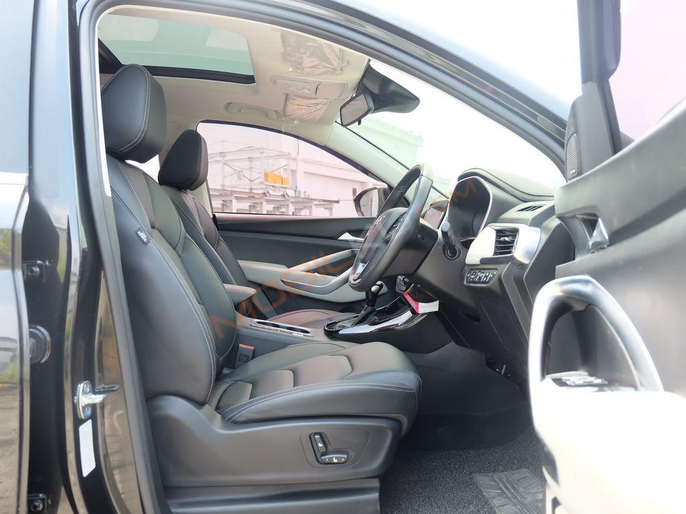 Mobil Wuling Almaz 2021