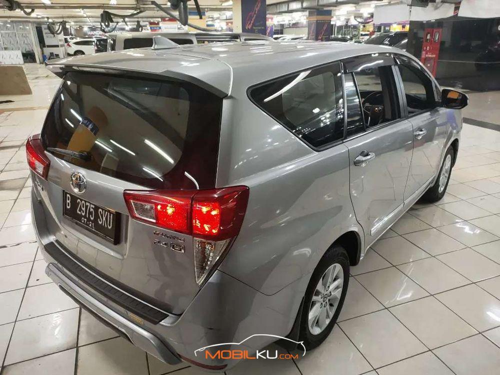 Mobil Toyota Kijang Innova 2016
