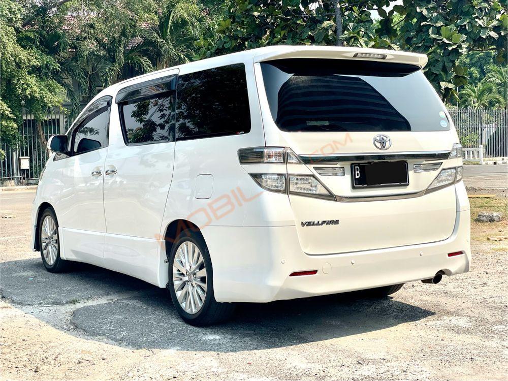 Mobil Toyota Vellfire 2014