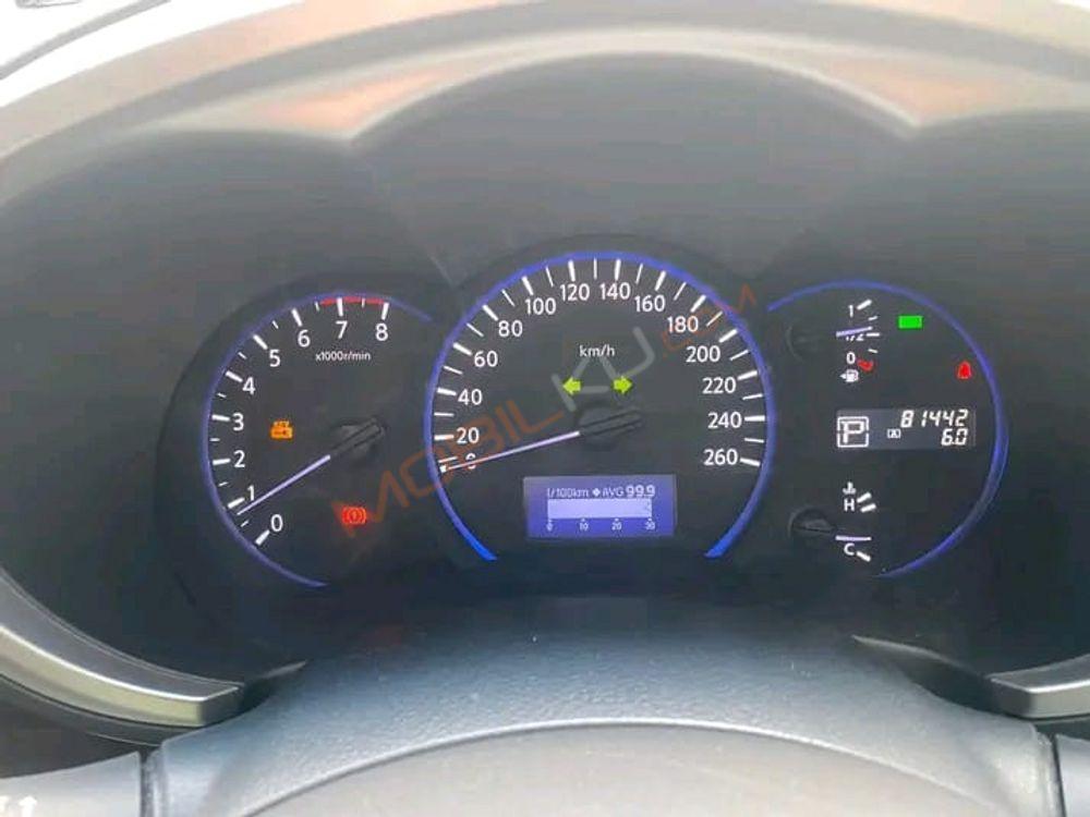 Mobil Nissan Elgrand 2013