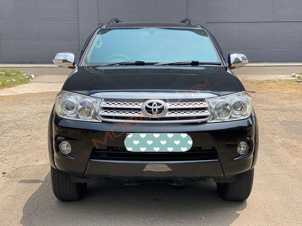 Mobil Toyota Fortuner 2011