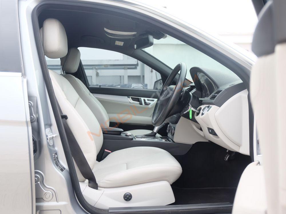 Mobil Mercedes-Benz C-Class 2011