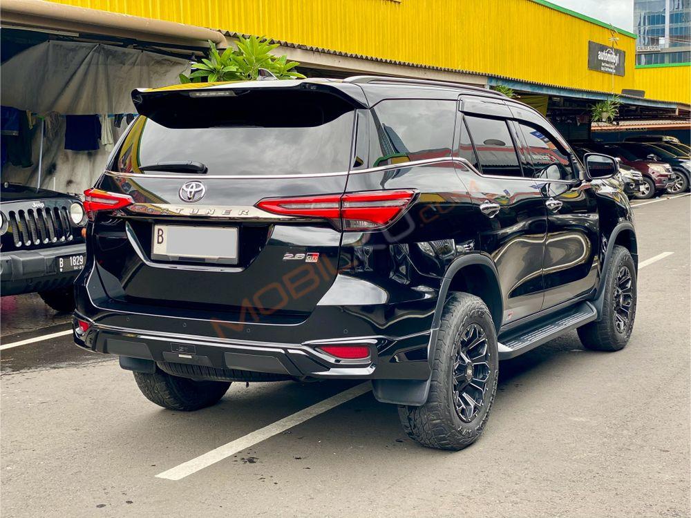 Mobil Toyota Fortuner 2022