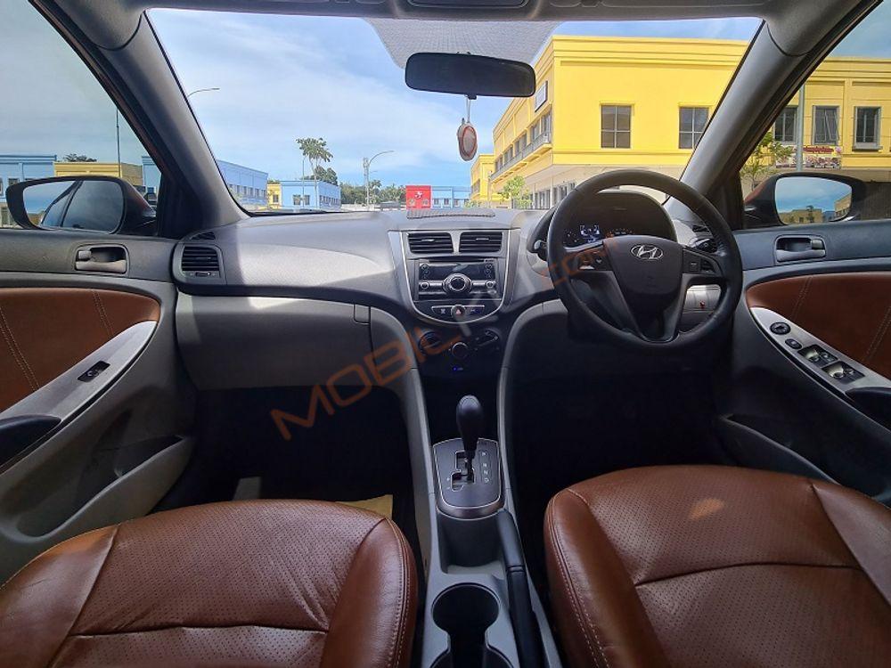 Mobil Hyundai Avega 2015