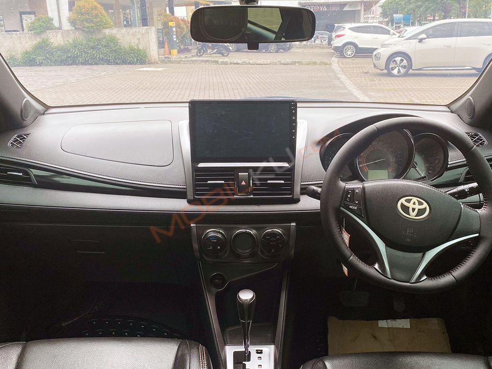 Mobil Toyota Yaris 2014