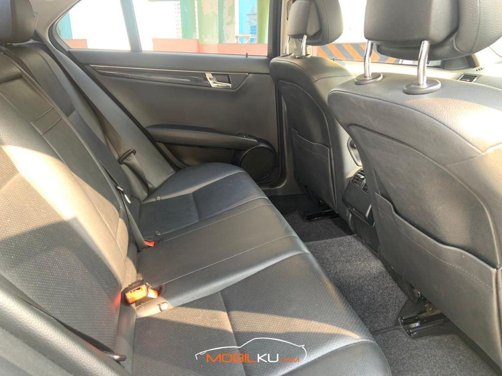Mobil Mercedes-Benz C-Class 2011