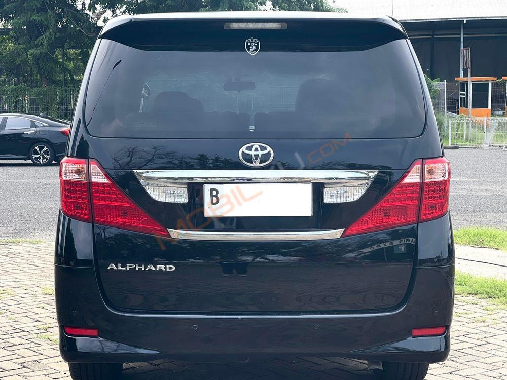 Mobil Toyota Alphard 2009