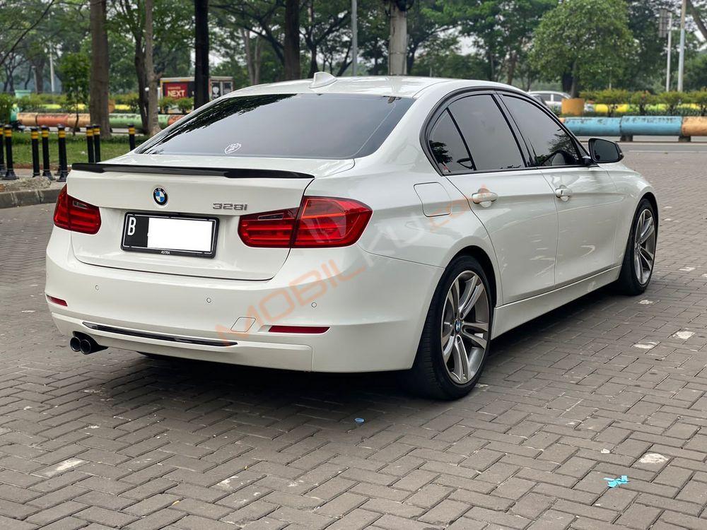 Mobil BMW 3 Series 2014
