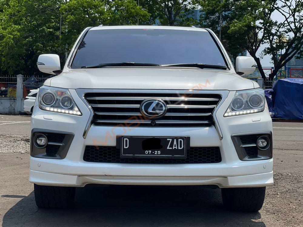 Mobil Lexus LX 2014
