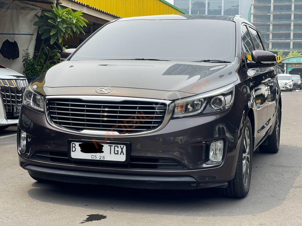 Mobil Kia Sedona 2017