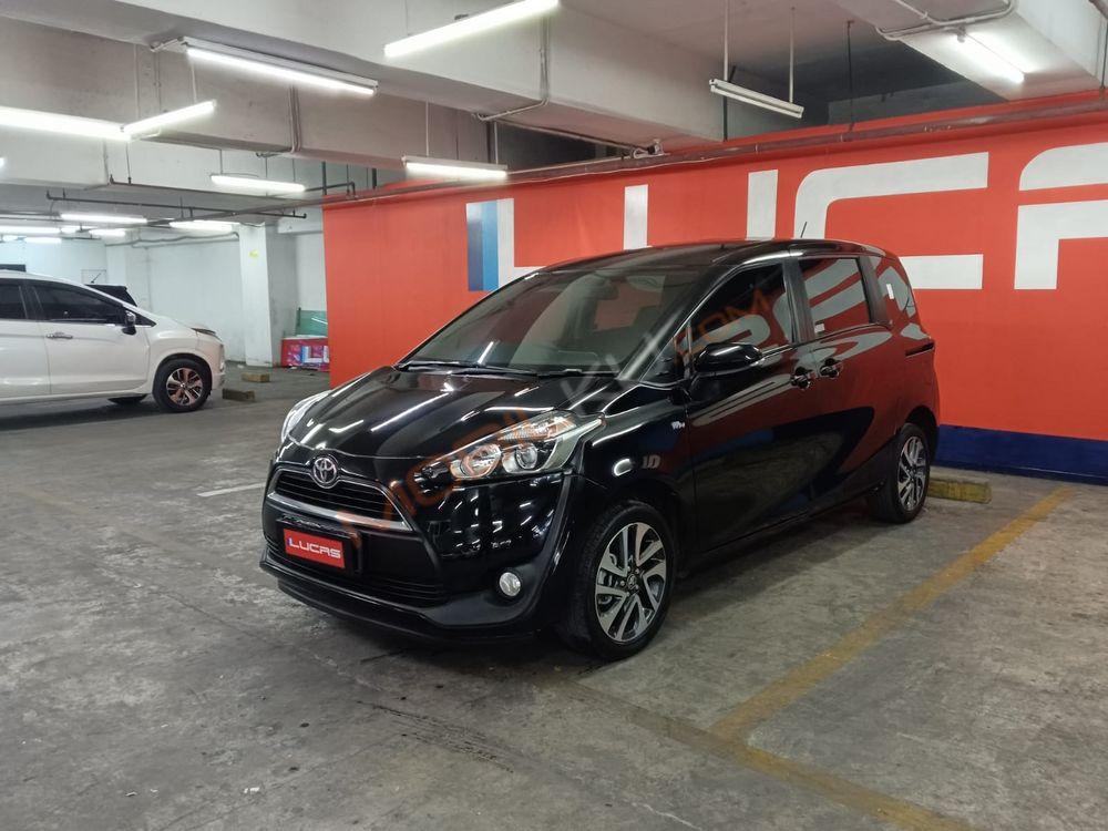 Mobil Toyota Sienta 2017